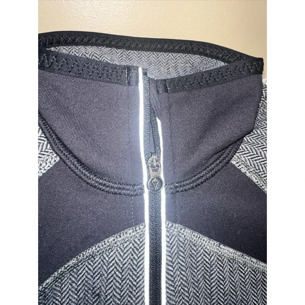 Ivivva by LULULEMON  Quarter Zip Jacket 69918 Size 14 Black & Gray (#1)